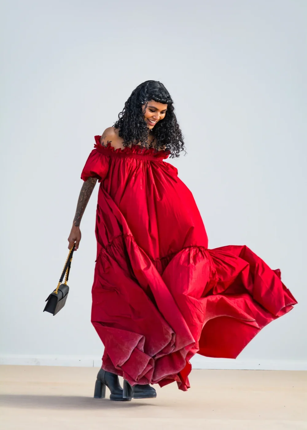 Portrait de Sophia Roe, capturé par Anthony Carrel, photographe de mode, lors de la Paris Fashion Week.